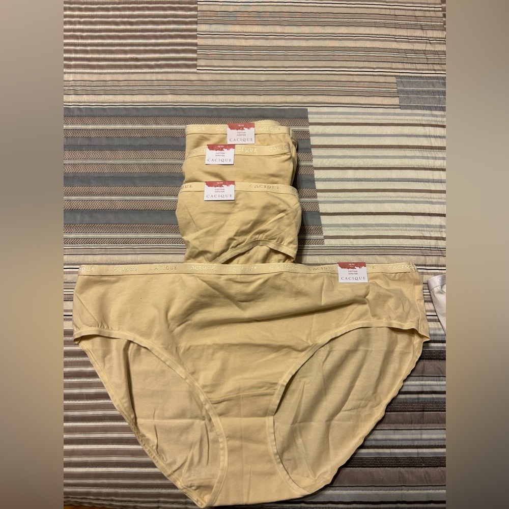 Cotton hipster panties. Beige. 18/20